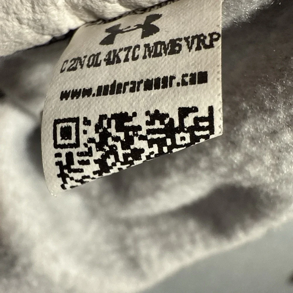 Under Armour Boys YXL XL Graphic Print Logo Black White Hoodie Pullover Shirt 18